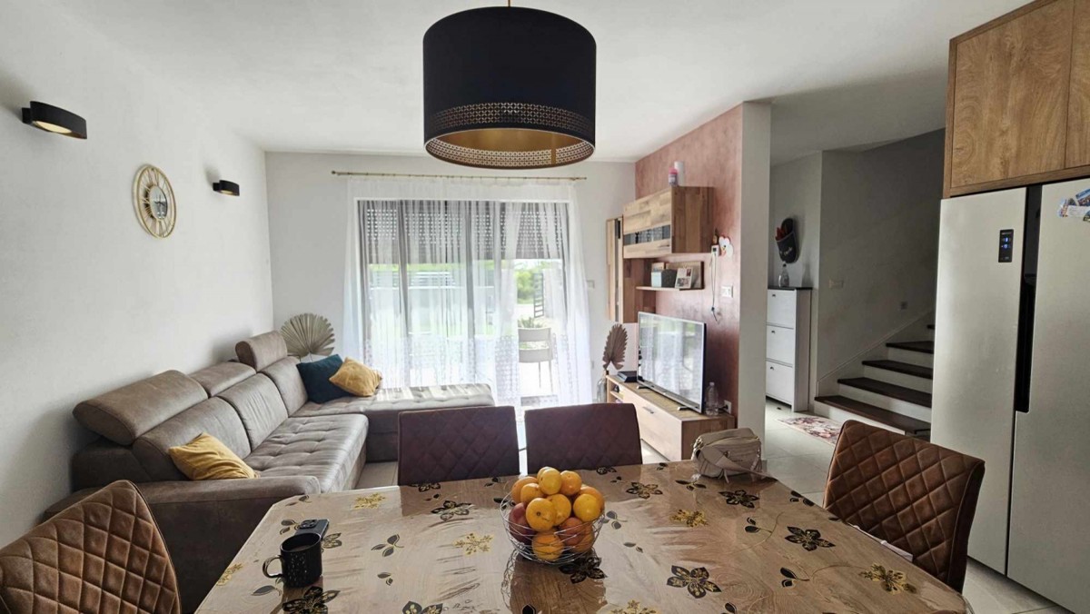 Kaštelir, casa con il giardino