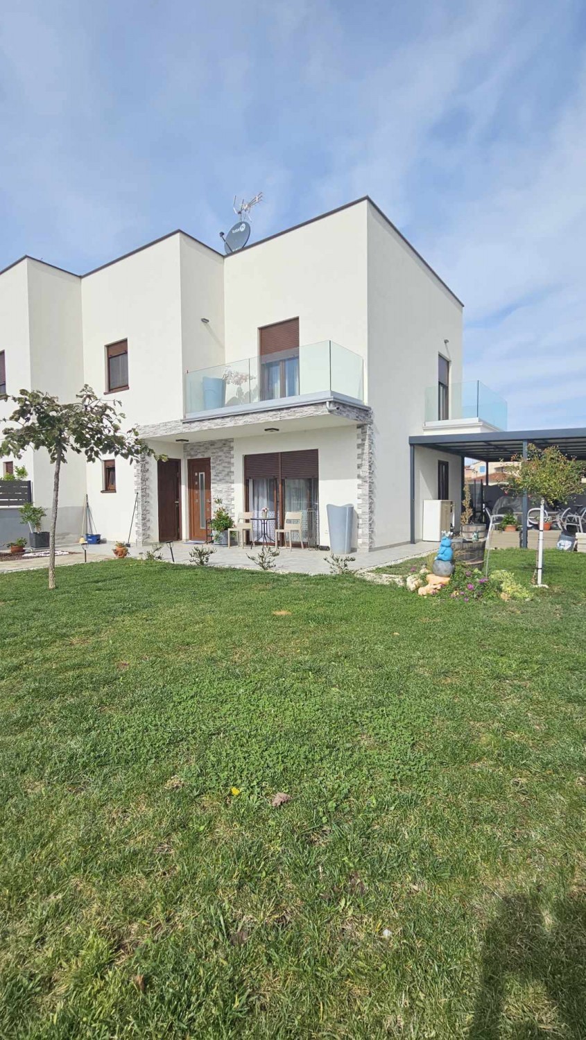 Kaštelir, casa con il giardino