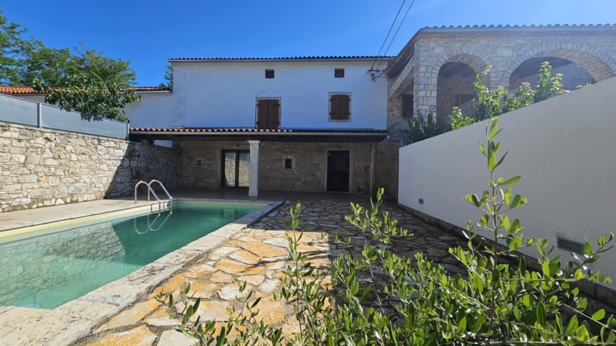 Casa in pietra ristrutturata con piscina nei pressi di Parenzo - ca. 7 km dal mare