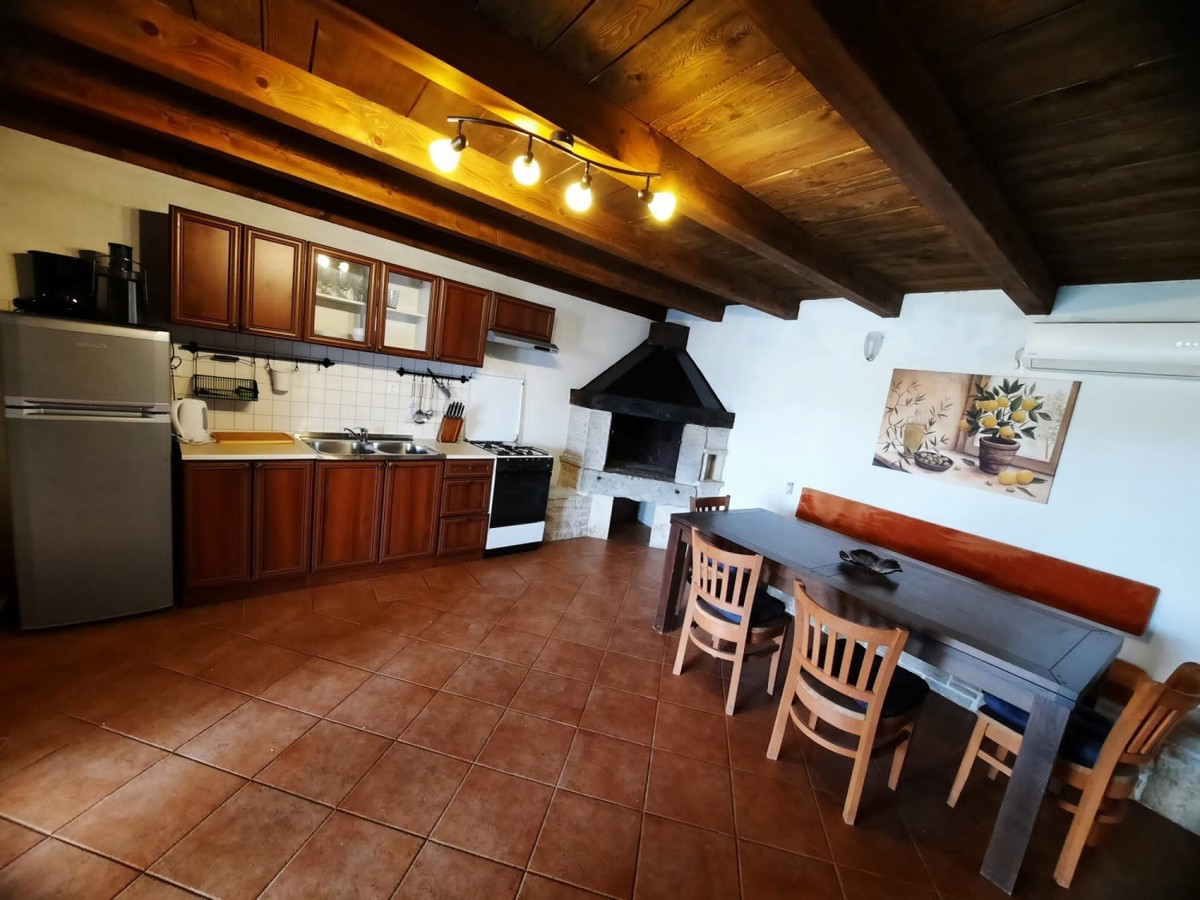 Casa in pietra ristrutturata con piscina nei pressi di Parenzo - ca. 7 km dal mare