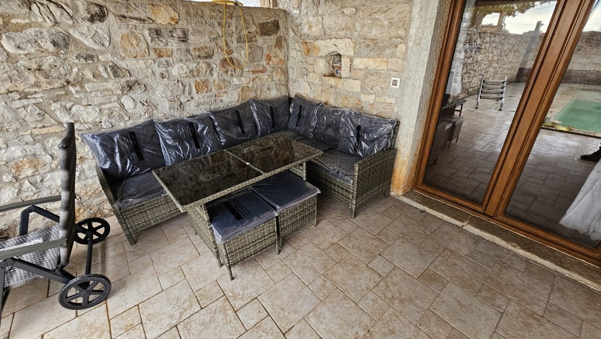 Casa in pietra ristrutturata con piscina nei pressi di Parenzo - ca. 7 km dal mare