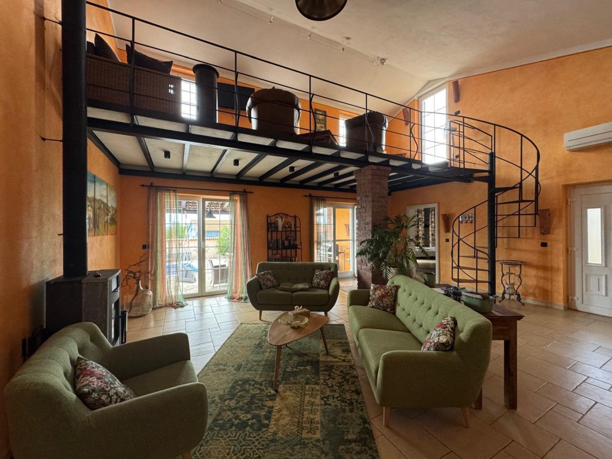 Villa di lusso in Istria con piscina e vista mare – vendita casa costa orientale dell’Istria