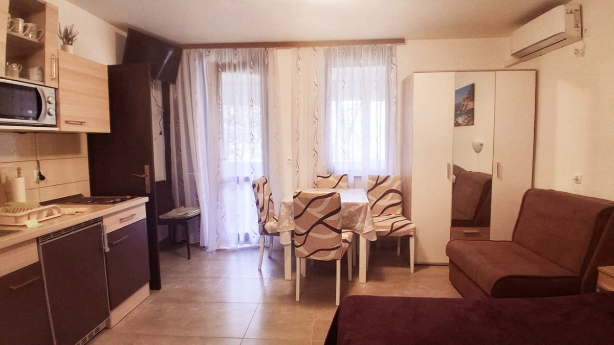 Appartamento Ristrutturato 30 m² con Loggia a Červar Porat – In Vendita