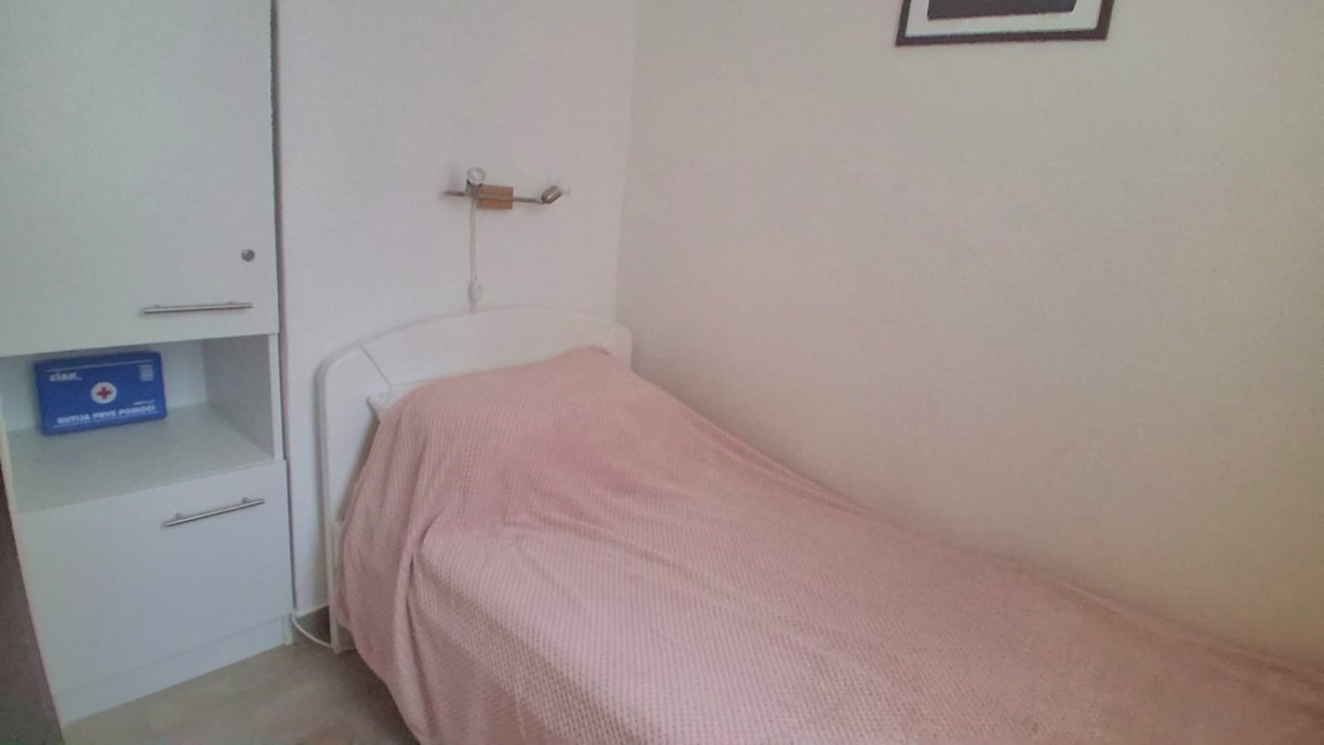 Appartamento Ristrutturato 30 m² con Loggia a Červar Porat – In Vendita