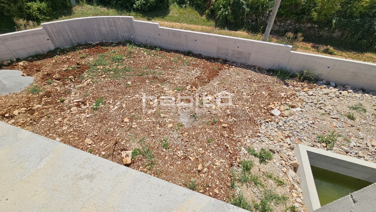 Zona Parenzo, vicino a Visignano - Casa in costruzione con piscina, un'opportunità per arredare a proprio piacimento