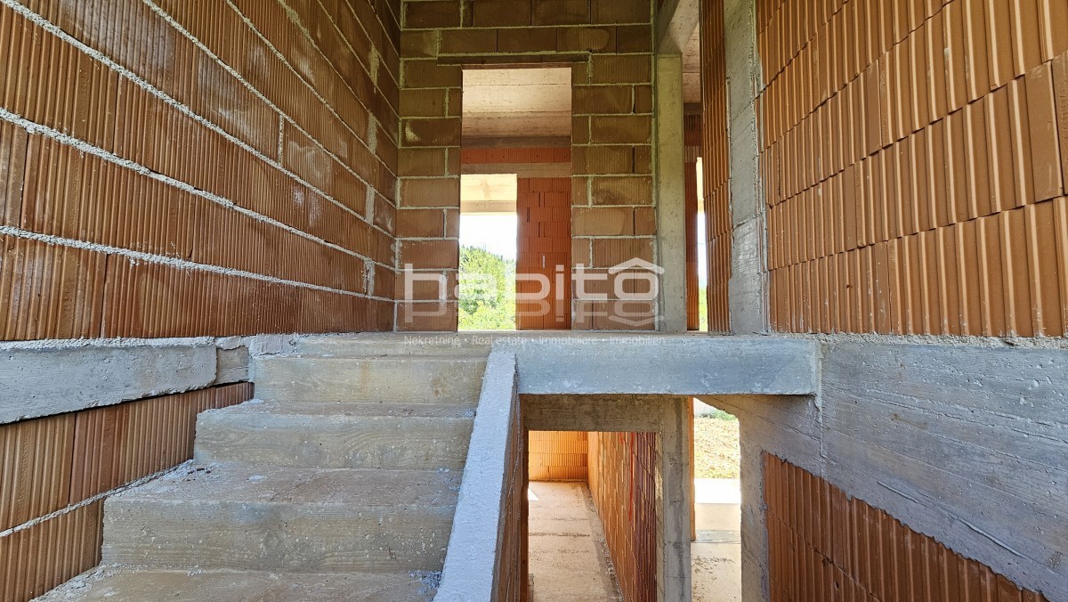 Zona Parenzo, vicino a Visignano - Casa in costruzione con piscina, un'opportunità per arredare a proprio piacimento