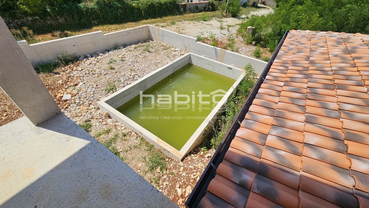 Zona Parenzo, vicino a Visignano - Casa in costruzione con piscina, un'opportunità per arredare a proprio piacimento