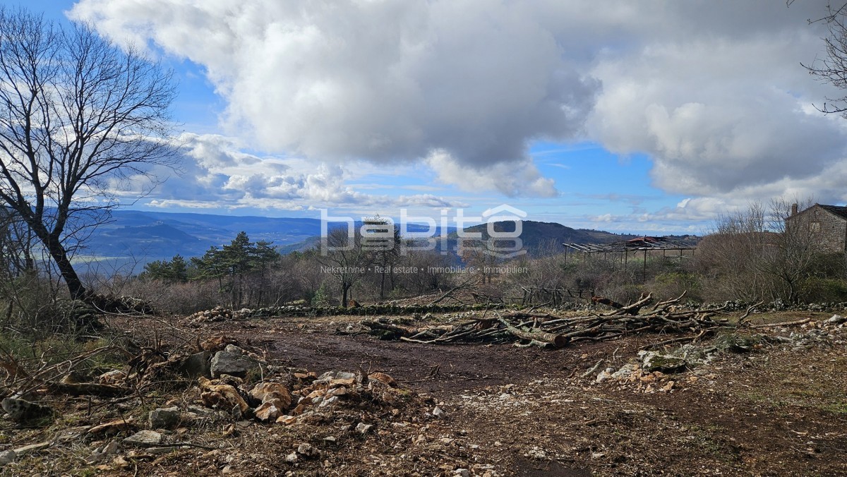 Oprtalj, Zrenj - Terreno edificabile e agricolo VISTA PANORAMICA