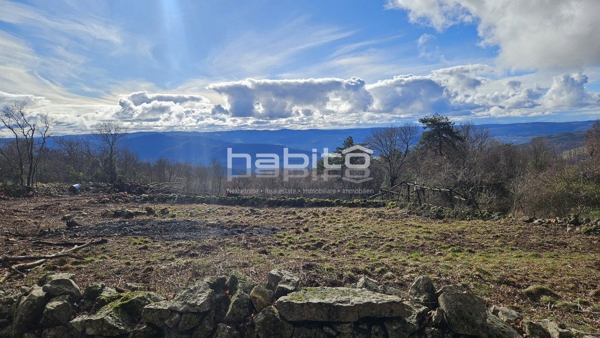 Oprtalj, Zrenj - Terreno edificabile e agricolo VISTA PANORAMICA