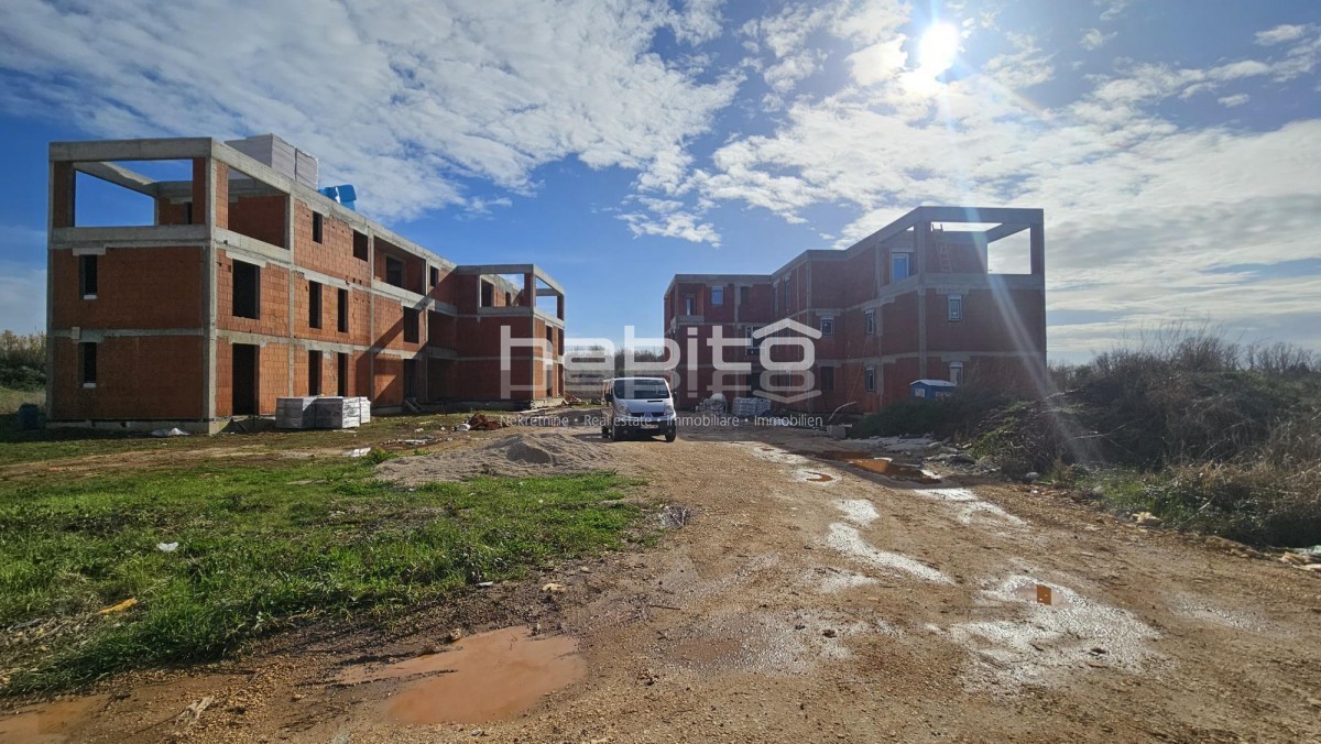 Poreč-Parenzo, appartamento in costruzione di 91 m2, 1° piano, a circa 1500m dal mare