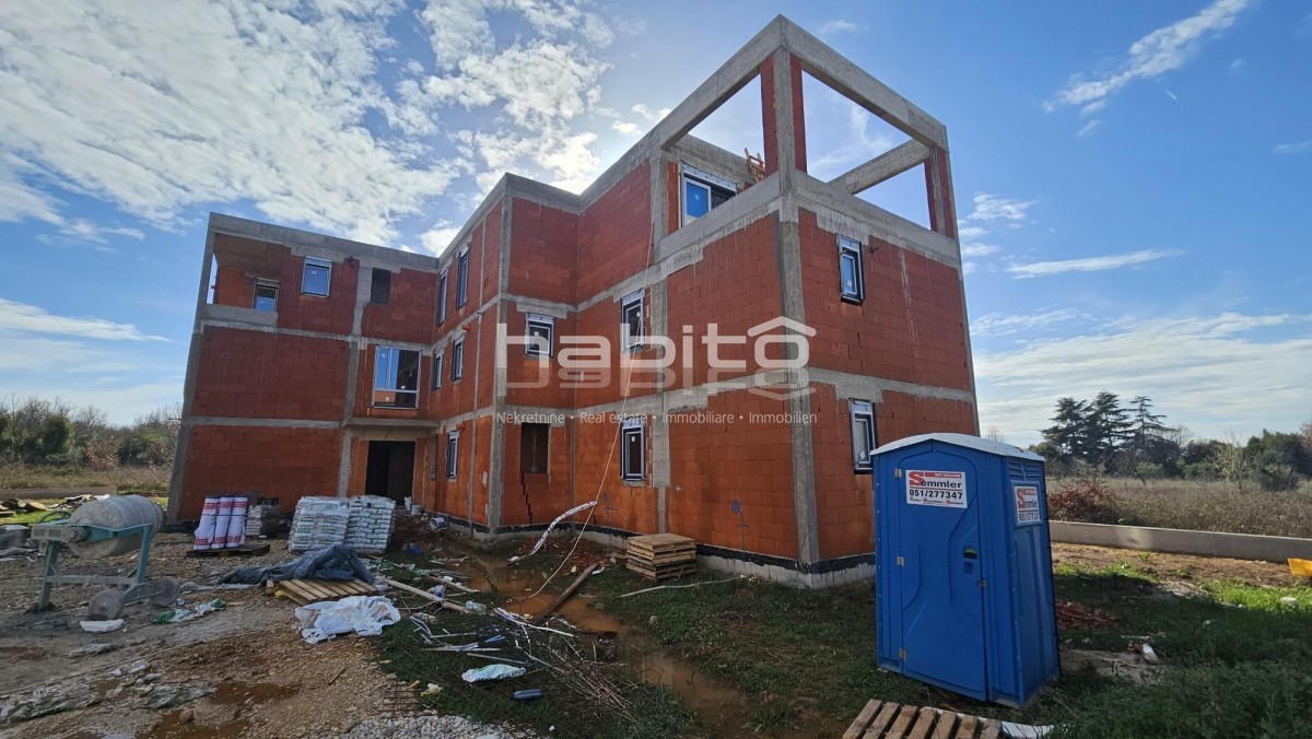Poreč-Parenzo, appartamento in costruzione di 91 m2, 1° piano, a circa 1500m dal mare