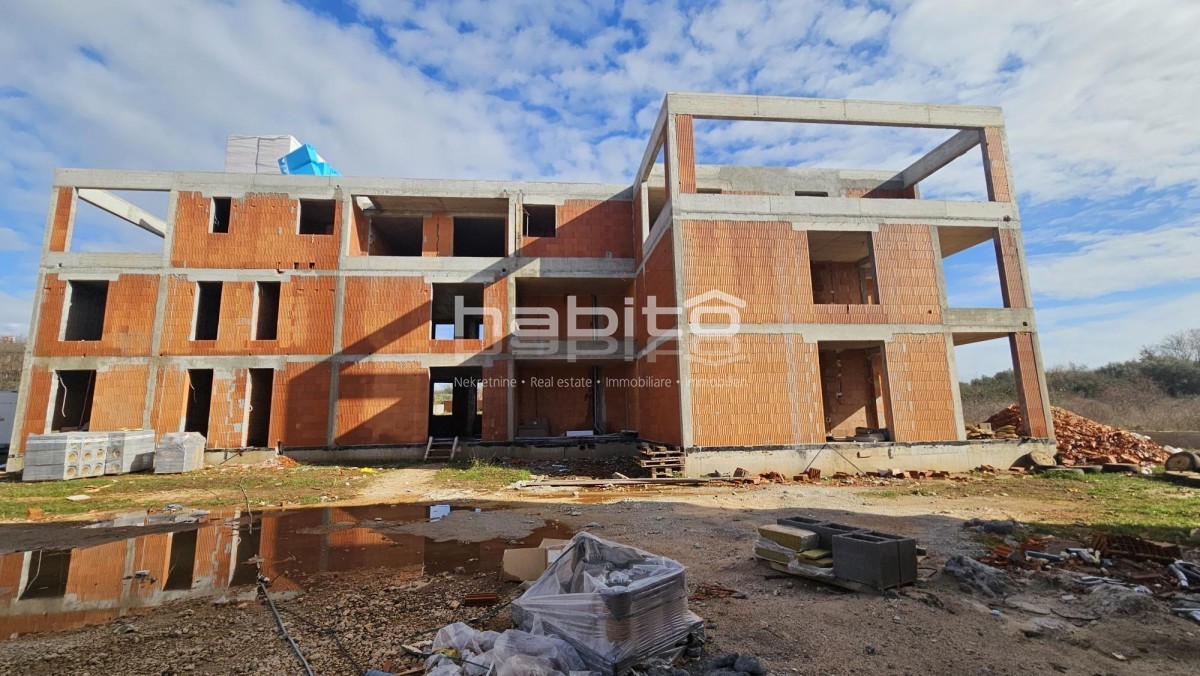 Poreč-Parenzo, appartamento in costruzione di 91 m2, 1° piano, a circa 1500m dal mare