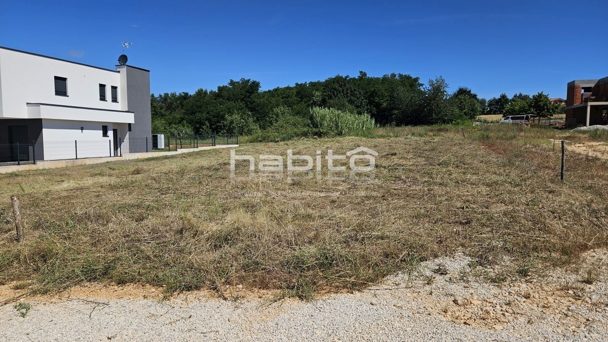 Parenzo 10 km, Kastelir - Terreno edificabile in ottima posizione, possibilità di costruire 2 case con piscina