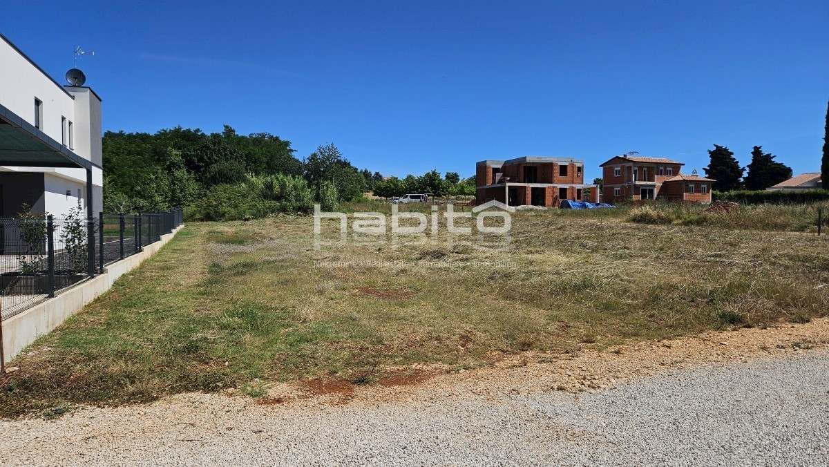 Parenzo 10 km, Kastelir - Terreno edificabile in ottima posizione, possibilità di costruire 2 case con piscina