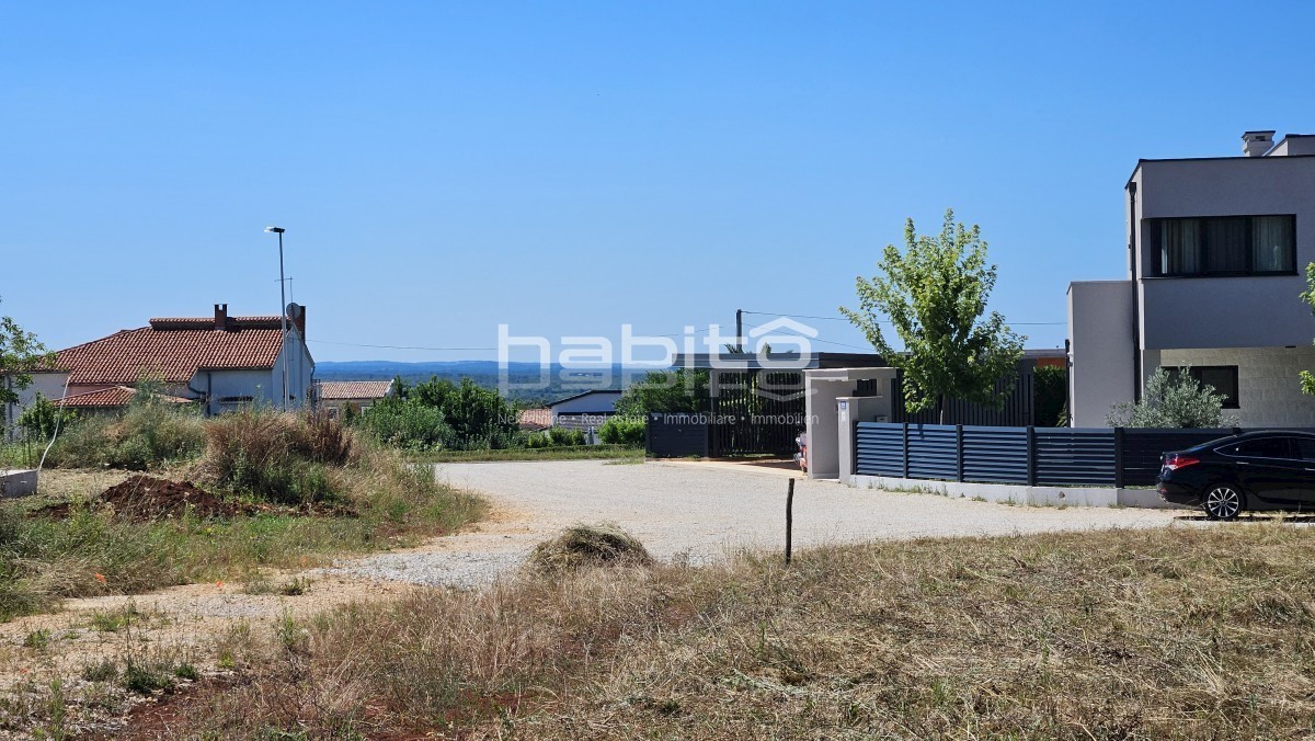 Parenzo 10 km, Kastelir - Terreno edificabile in ottima posizione, possibilità di costruire 2 case con piscina