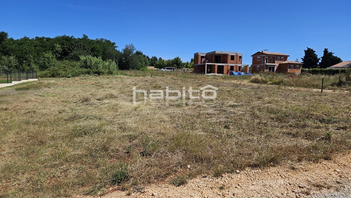 Parenzo 10 km, Kastelir - Terreno edificabile in ottima posizione, possibilità di costruire 2 case con piscina