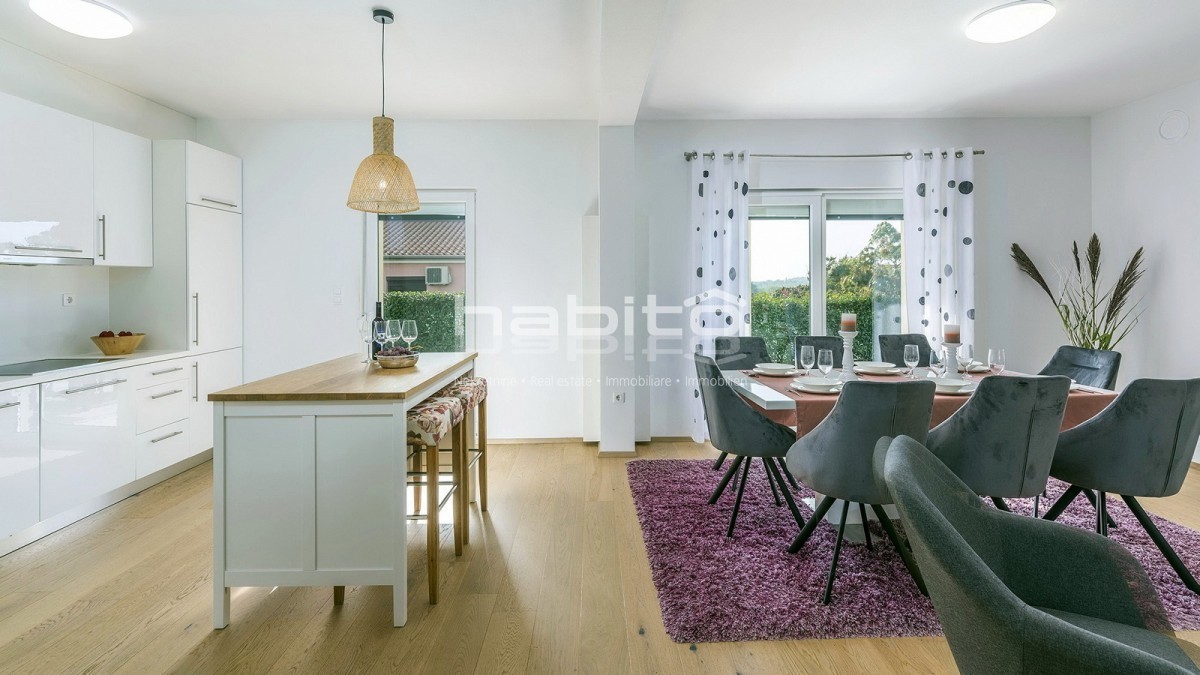 Poreč-Parenzo, casa indipendente di 134 m2 con piscina