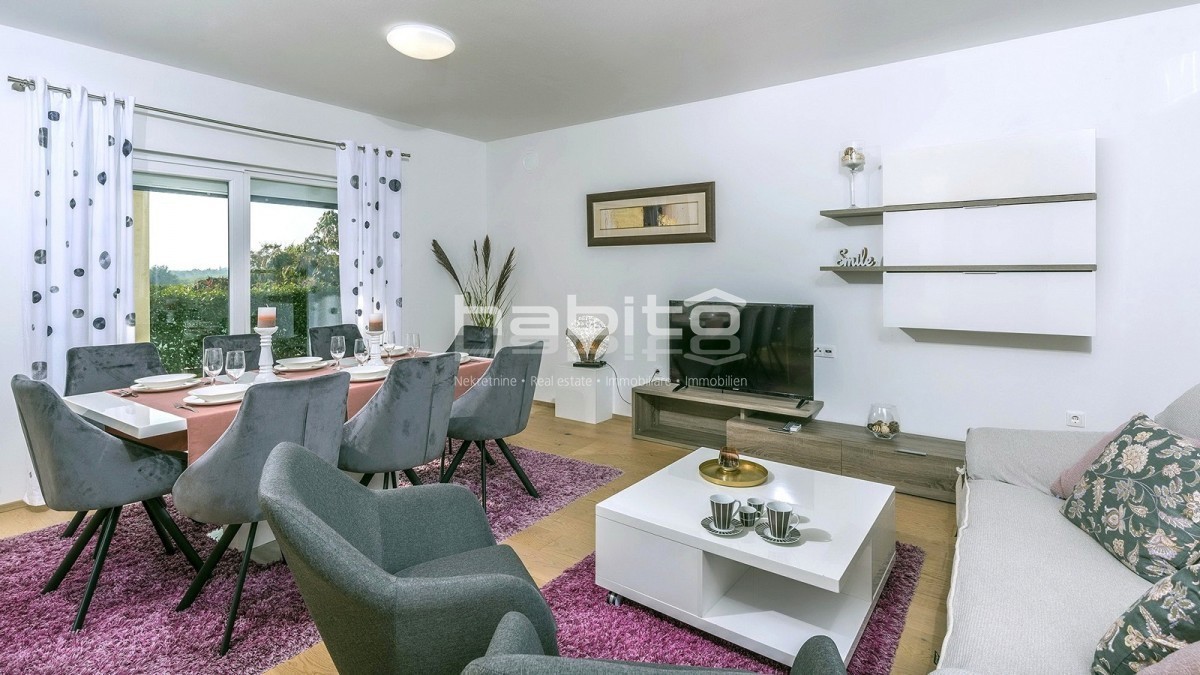 Poreč-Parenzo, casa indipendente di 134 m2 con piscina