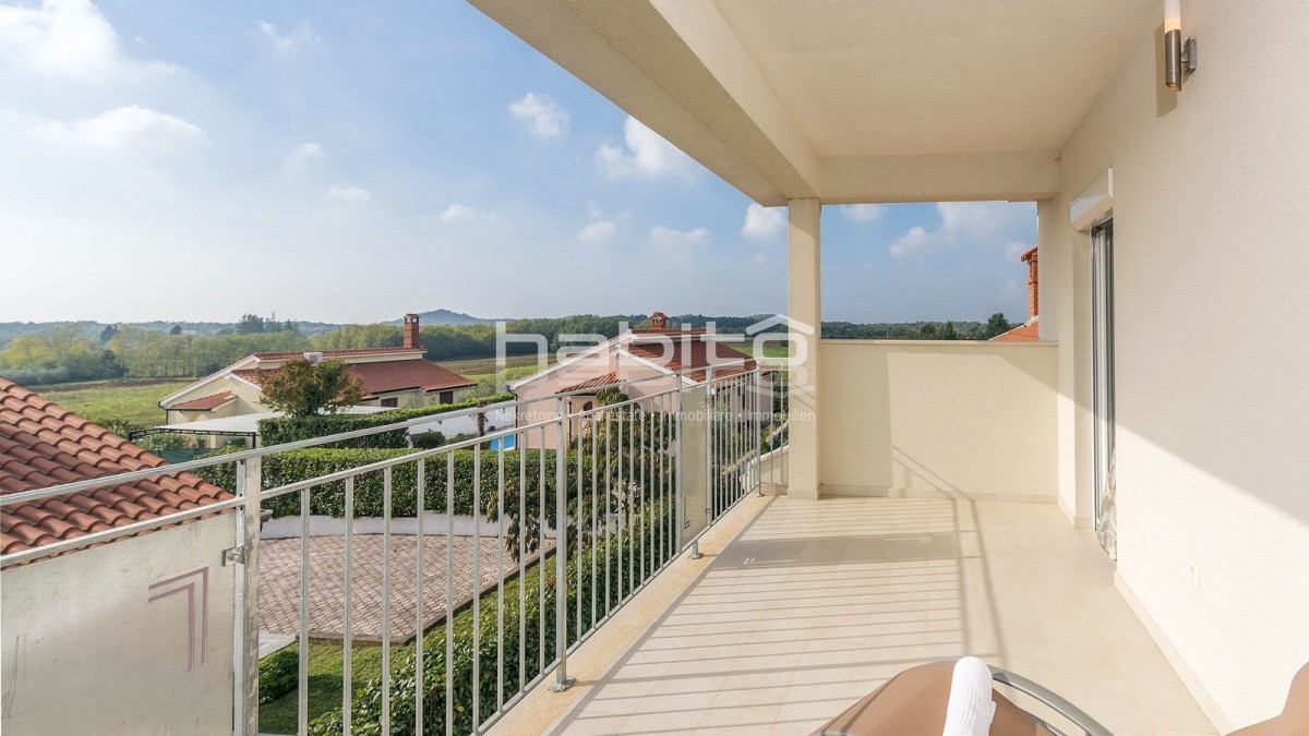 Poreč-Parenzo, casa indipendente di 134 m2 con piscina