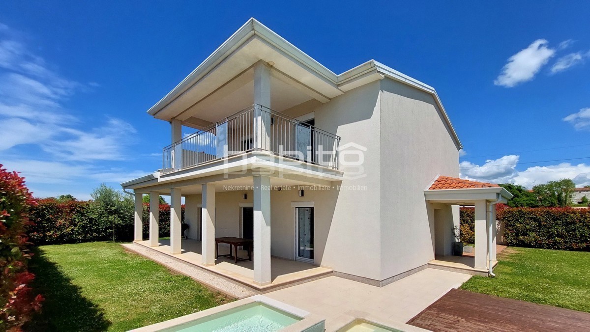 Poreč-Parenzo, casa indipendente di 134 m2 con piscina