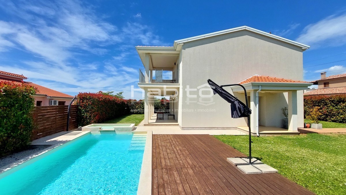 Poreč-Parenzo, casa indipendente di 134 m2 con piscina