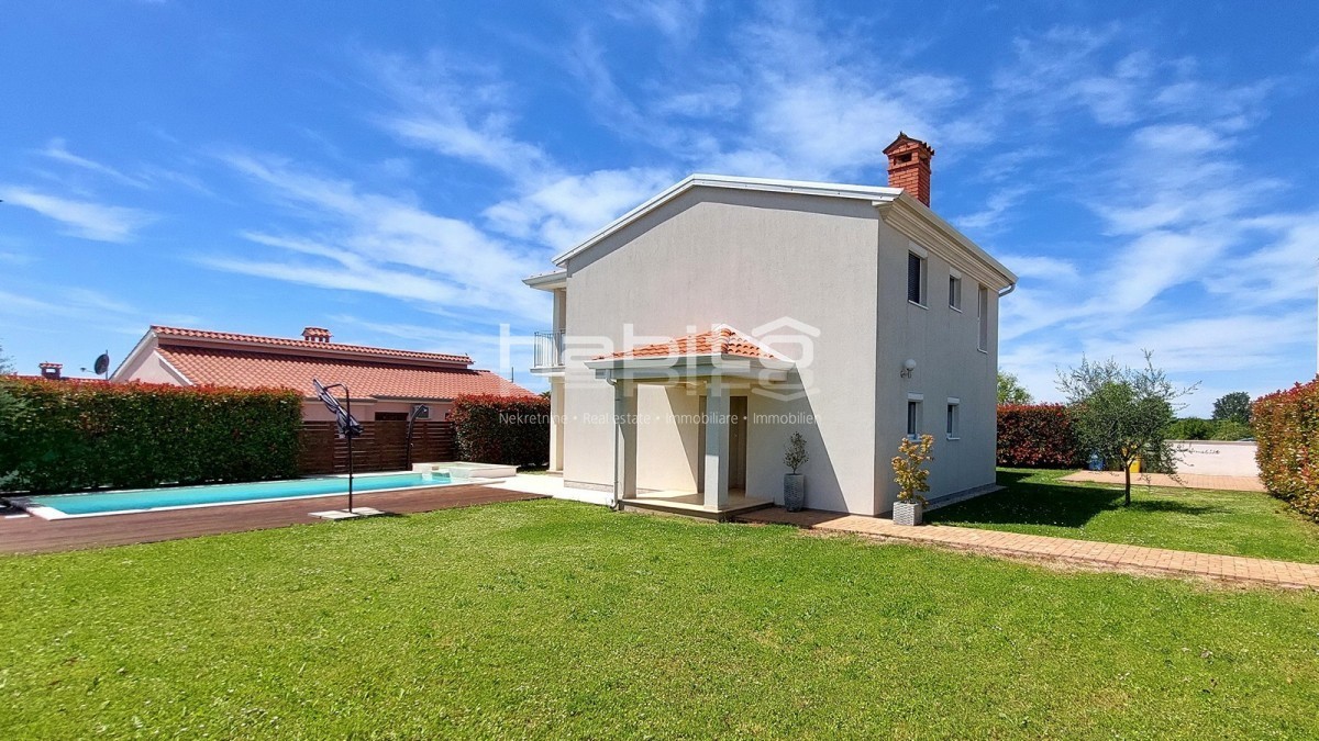 Poreč-Parenzo, casa indipendente di 134 m2 con piscina
