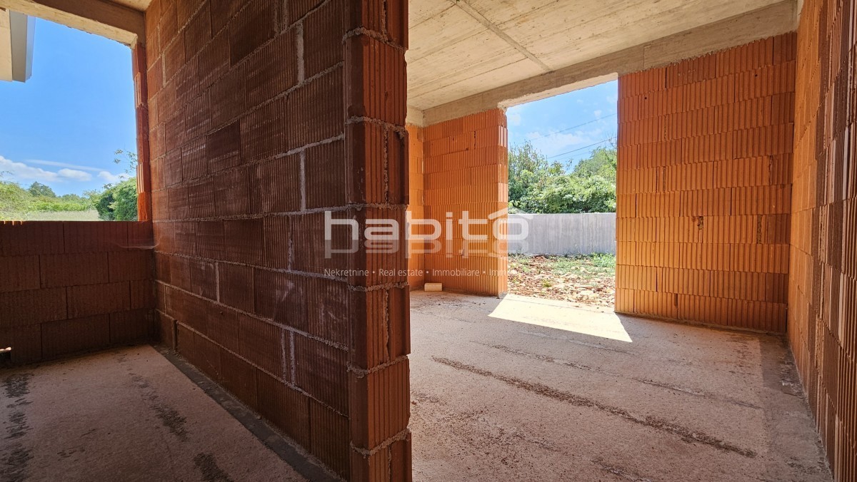 Zona Parenzo, vicino a Visignano - Bella casa in costruzione con piscina, un'opportunità per arredare a proprio piacimento