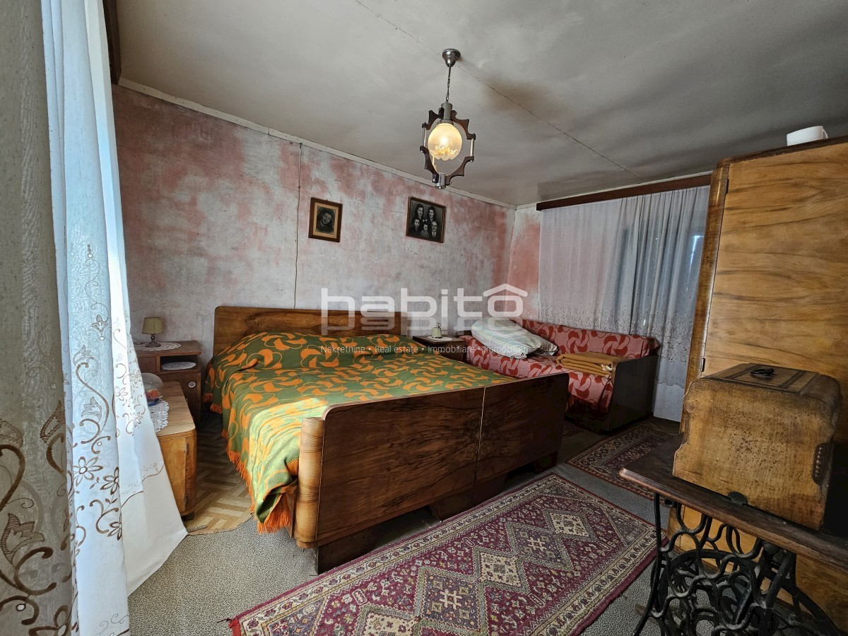 Zona di Parenzo - Bella vecchia casa in pietra con ampio giardino, posizione tranquilla