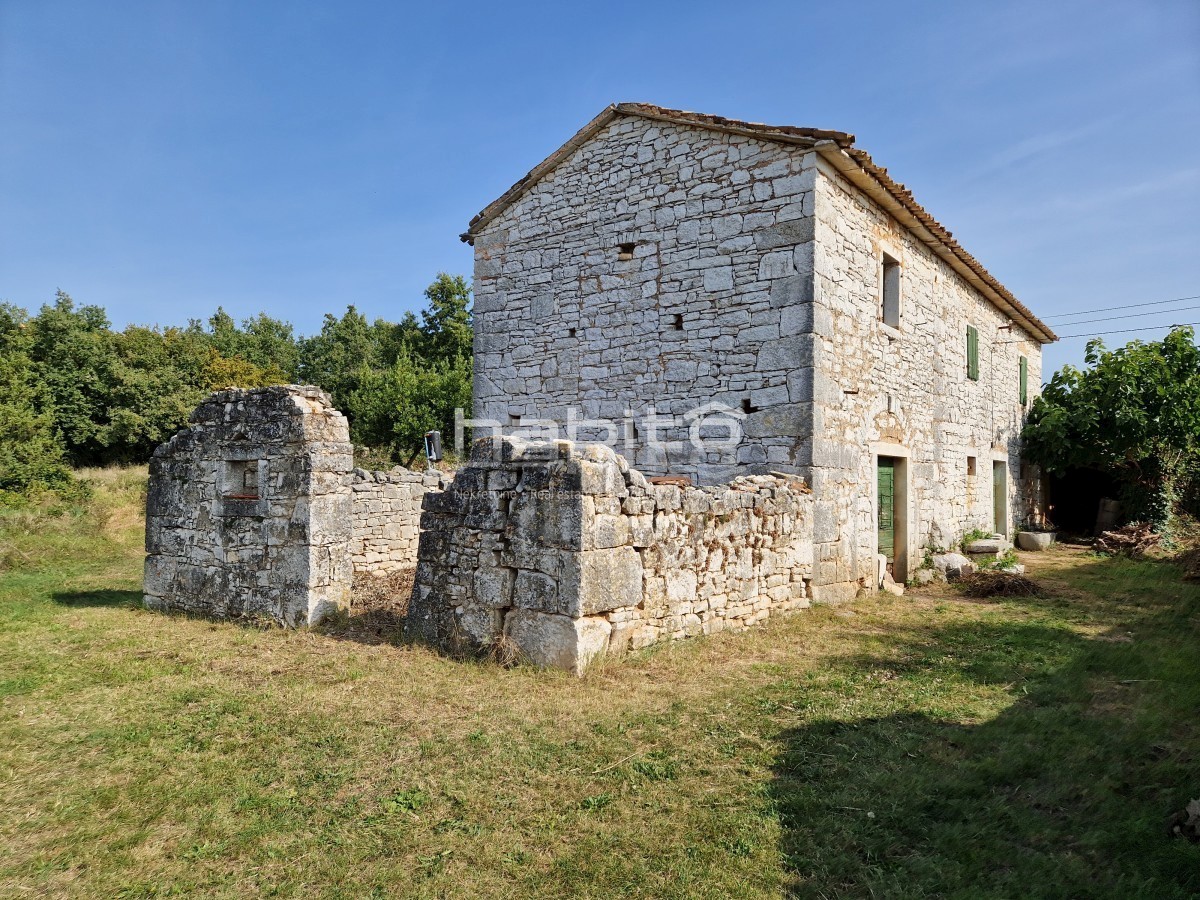 Zona di Parenzo - Bella vecchia casa in pietra con ampio giardino, posizione tranquilla