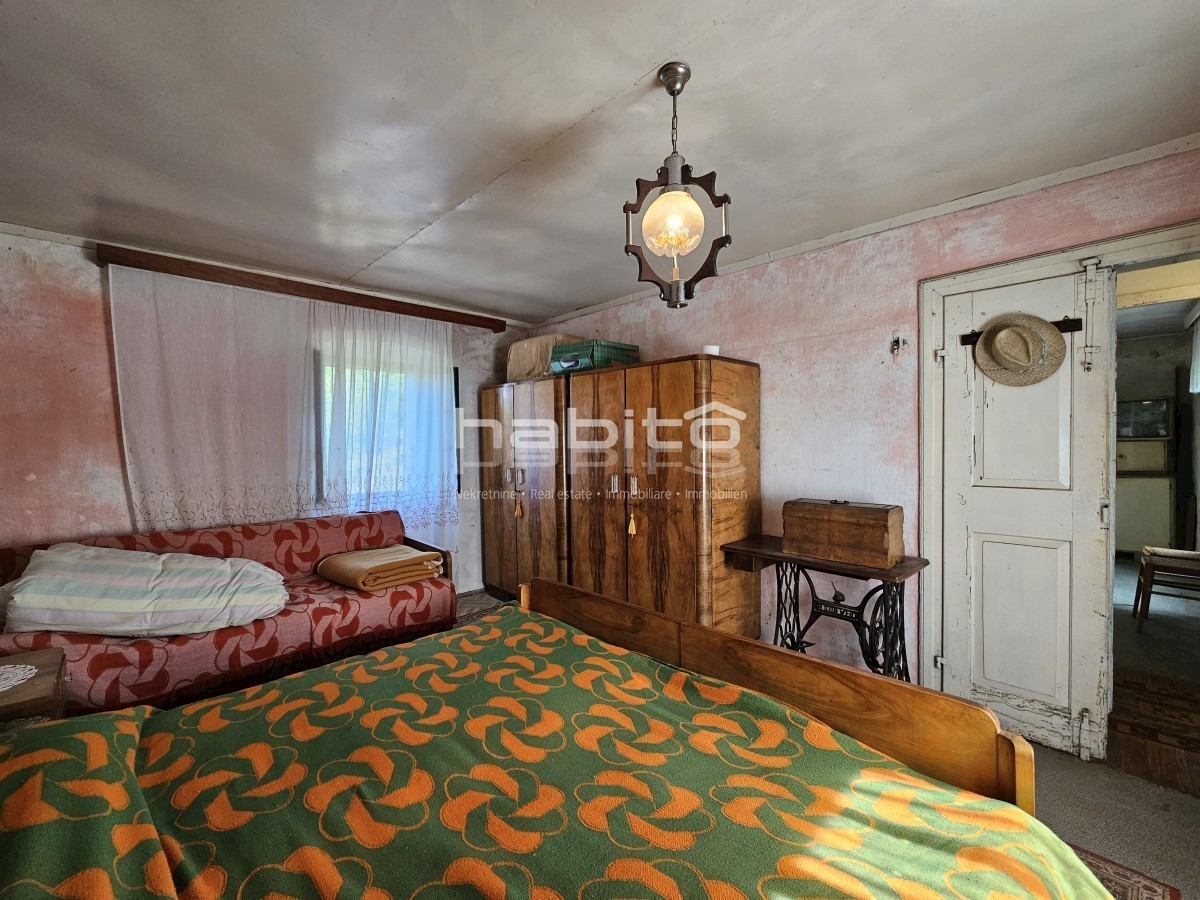 Zona di Parenzo - Bella vecchia casa in pietra con ampio giardino, posizione tranquilla