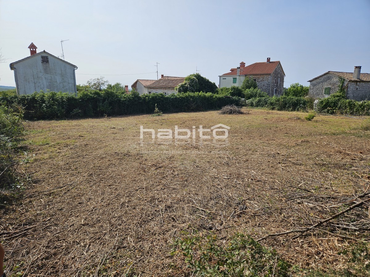 Zona di Parenzo - Bella vecchia casa in pietra con ampio giardino, posizione tranquilla