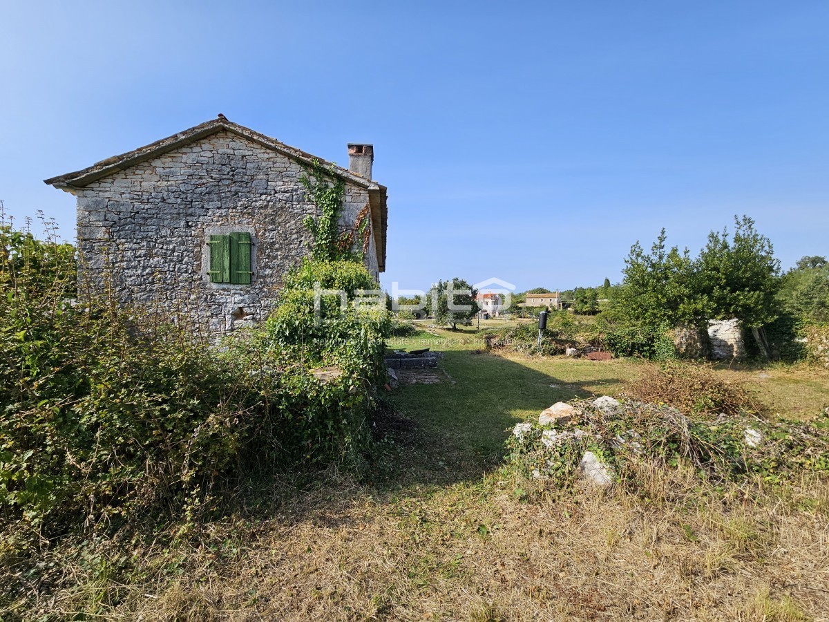 Zona di Parenzo - Bella vecchia casa in pietra con ampio giardino, posizione tranquilla