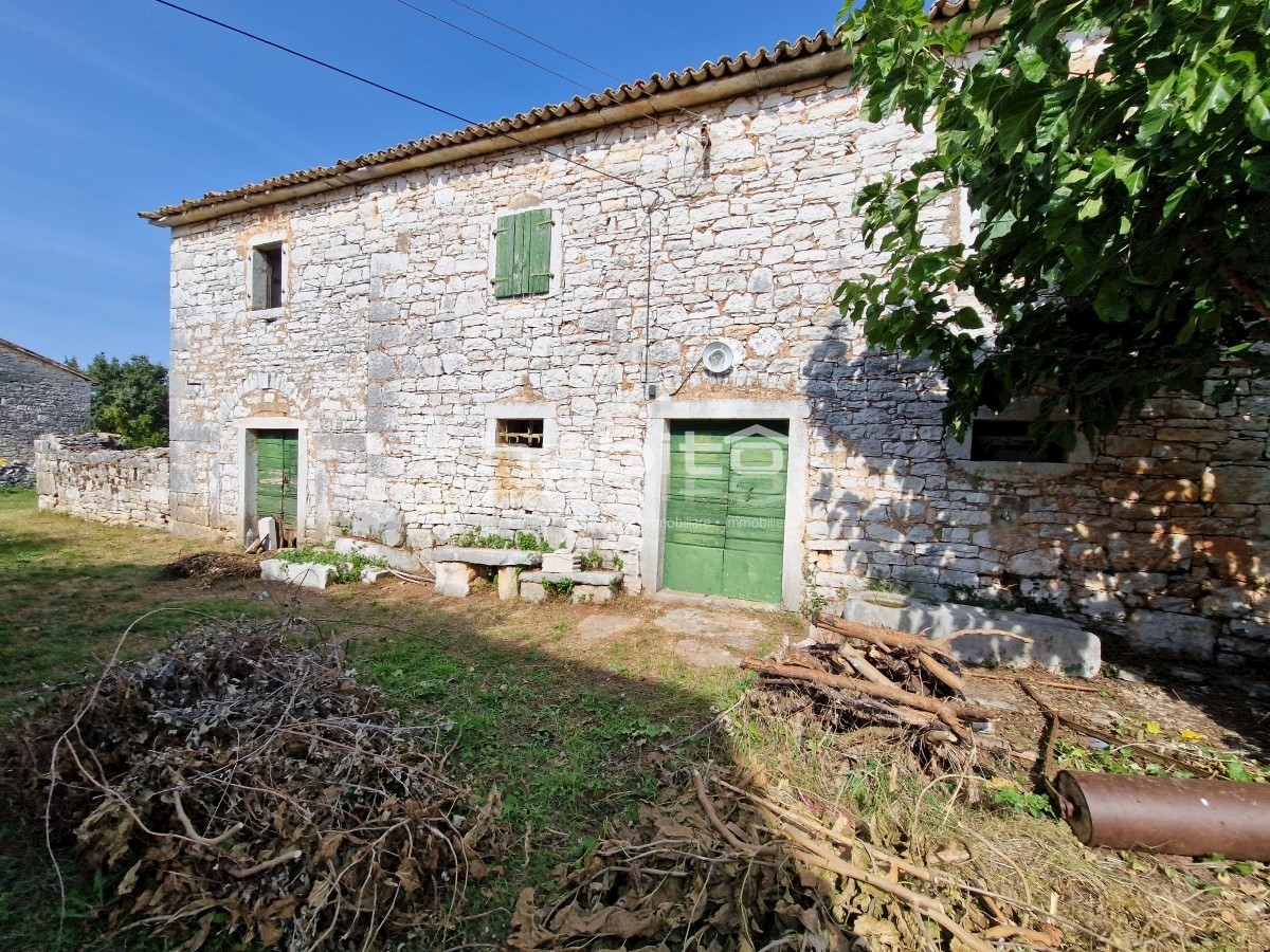 Zona di Parenzo - Bella vecchia casa in pietra con ampio giardino, posizione tranquilla