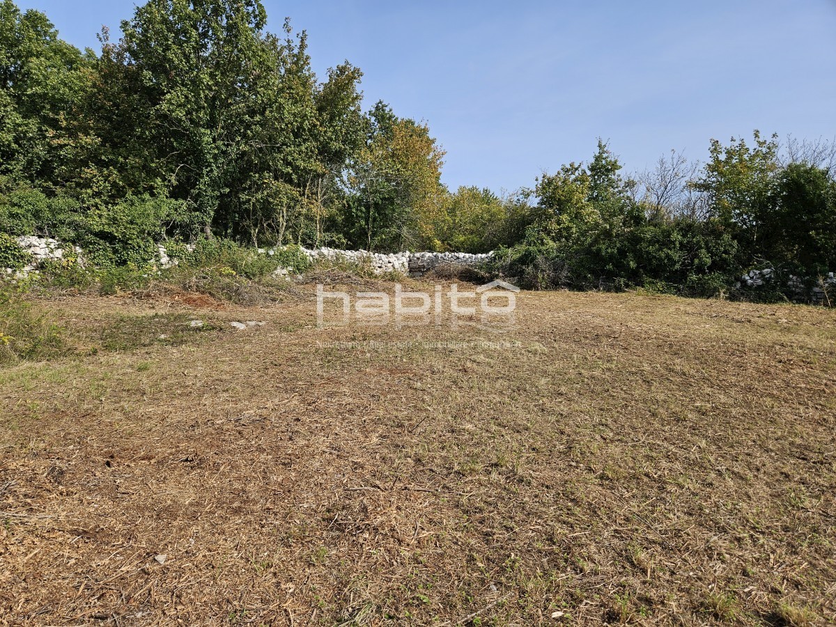 Zona di Parenzo - Bella vecchia casa in pietra con ampio giardino, posizione tranquilla