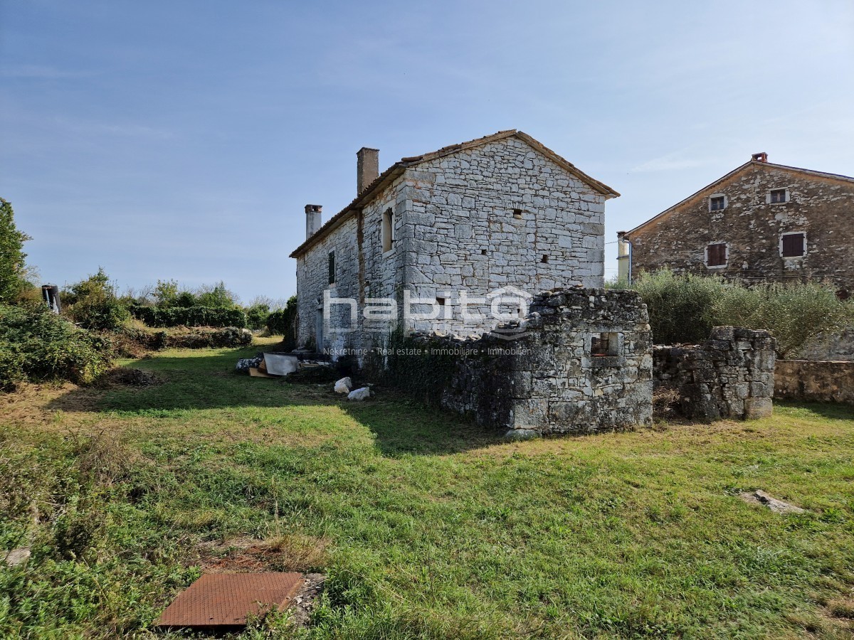 Zona di Parenzo - Bella vecchia casa in pietra con ampio giardino, posizione tranquilla