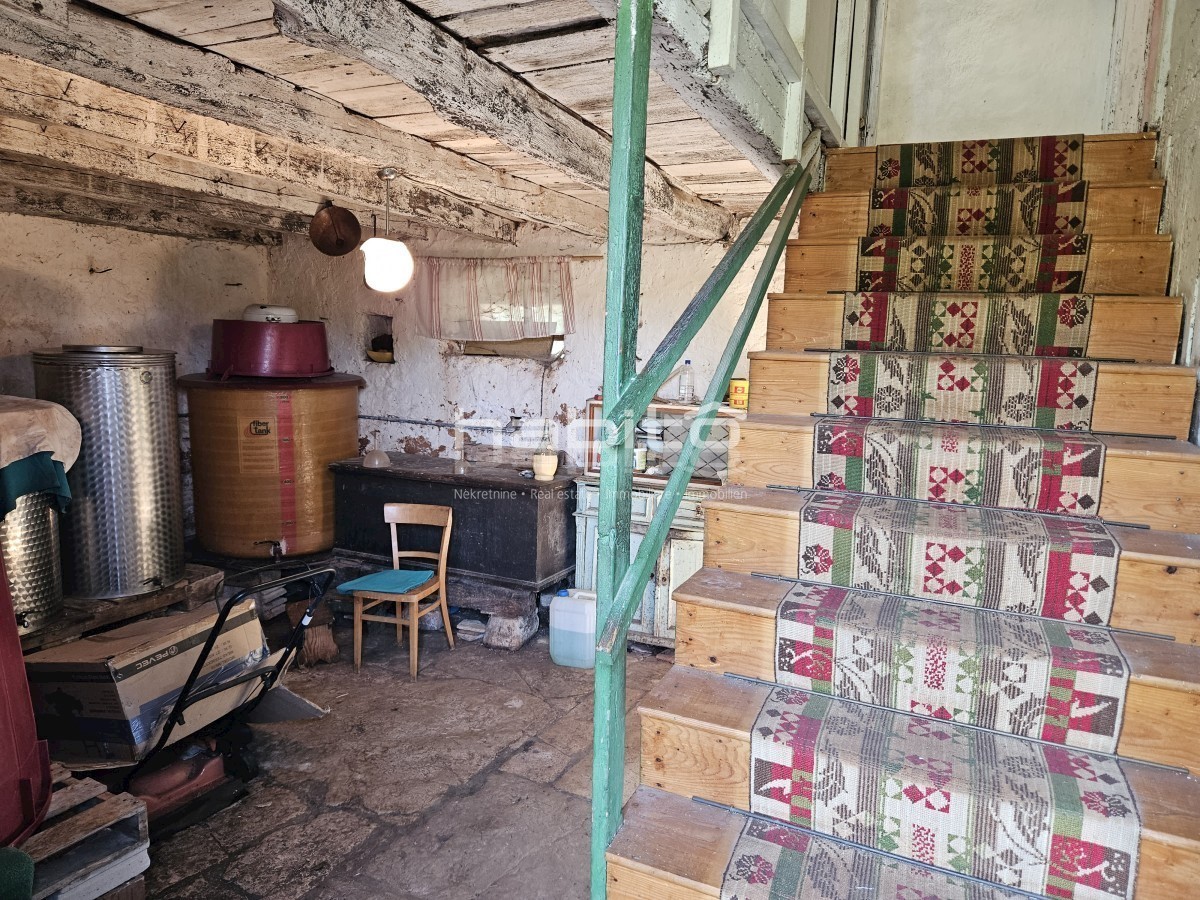 Zona di Parenzo - Bella vecchia casa in pietra con ampio giardino, posizione tranquilla