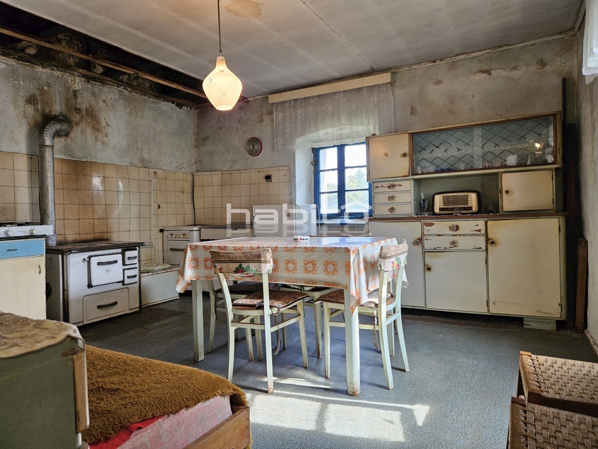 Zona di Parenzo - Bella vecchia casa in pietra con ampio giardino, posizione tranquilla