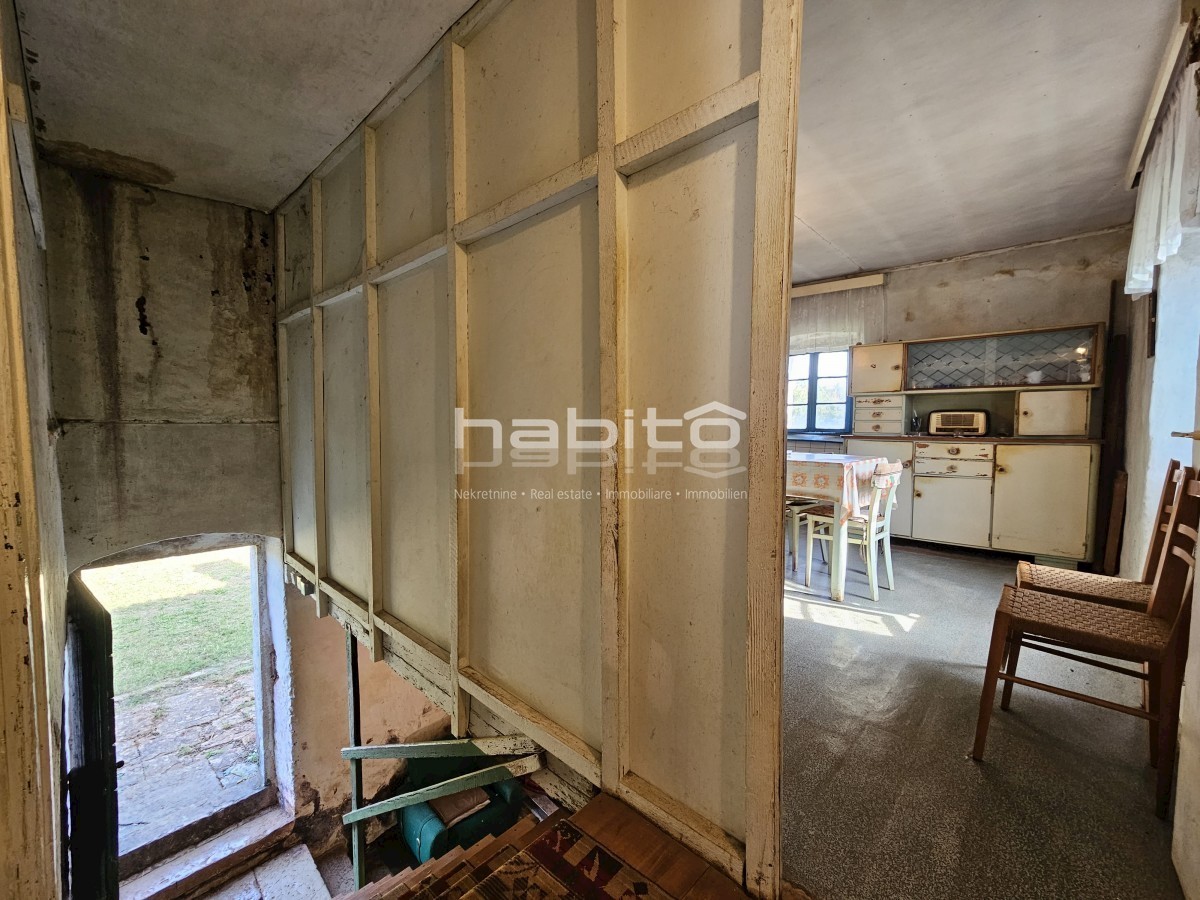 Zona di Parenzo - Bella vecchia casa in pietra con ampio giardino, posizione tranquilla