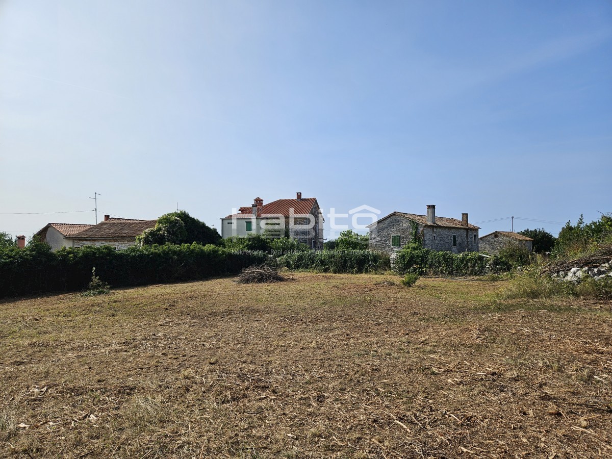 Zona di Parenzo - Bella vecchia casa in pietra con ampio giardino, posizione tranquilla
