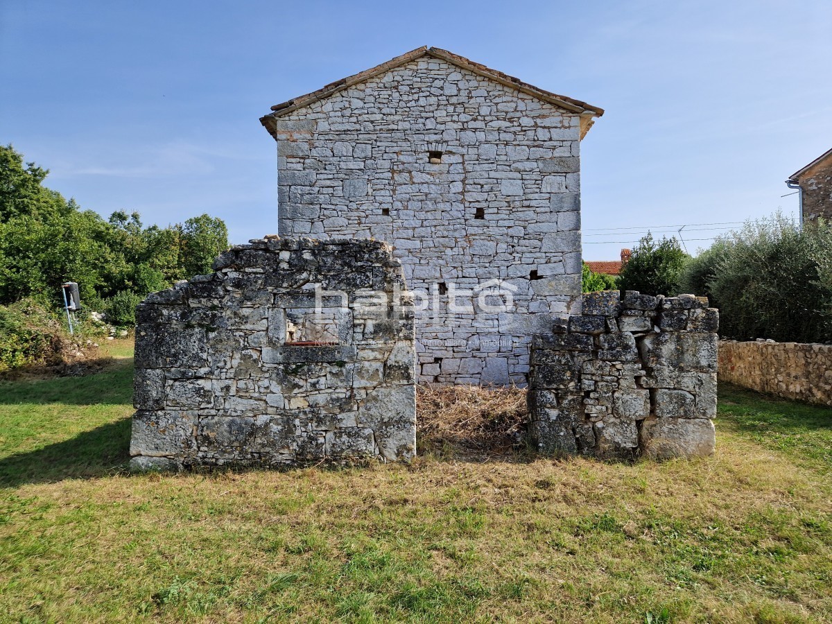 Zona di Parenzo - Bella vecchia casa in pietra con ampio giardino, posizione tranquilla