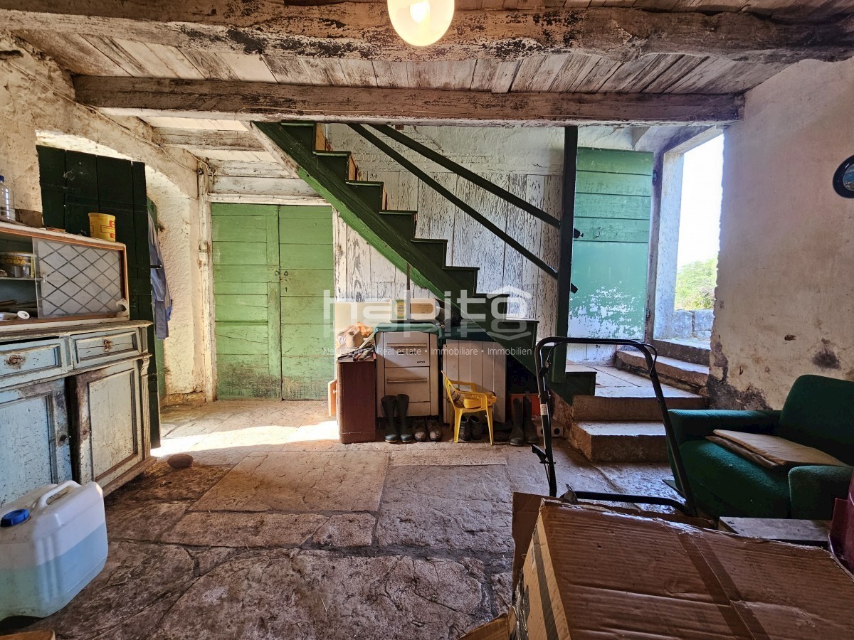 Zona di Parenzo - Bella vecchia casa in pietra con ampio giardino, posizione tranquilla