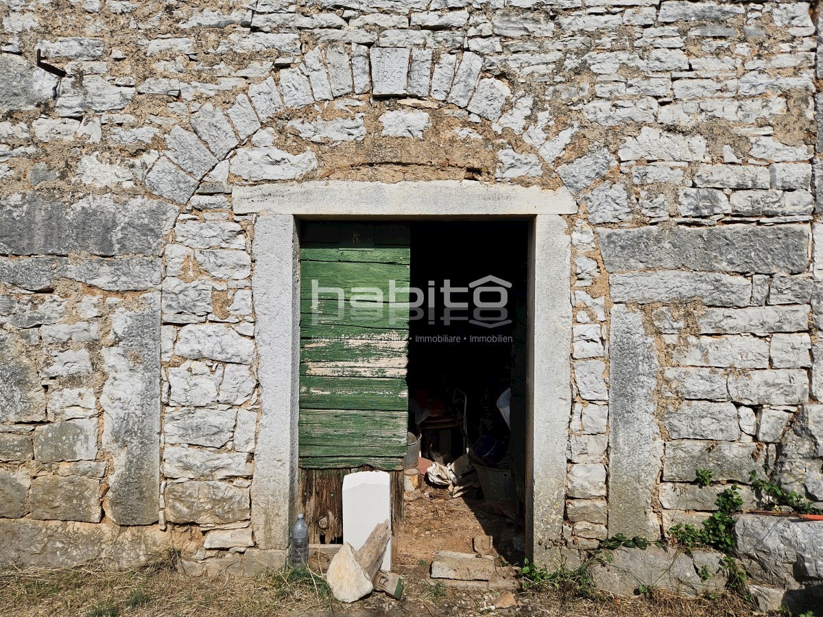 Zona di Parenzo - Bella vecchia casa in pietra con ampio giardino, posizione tranquilla