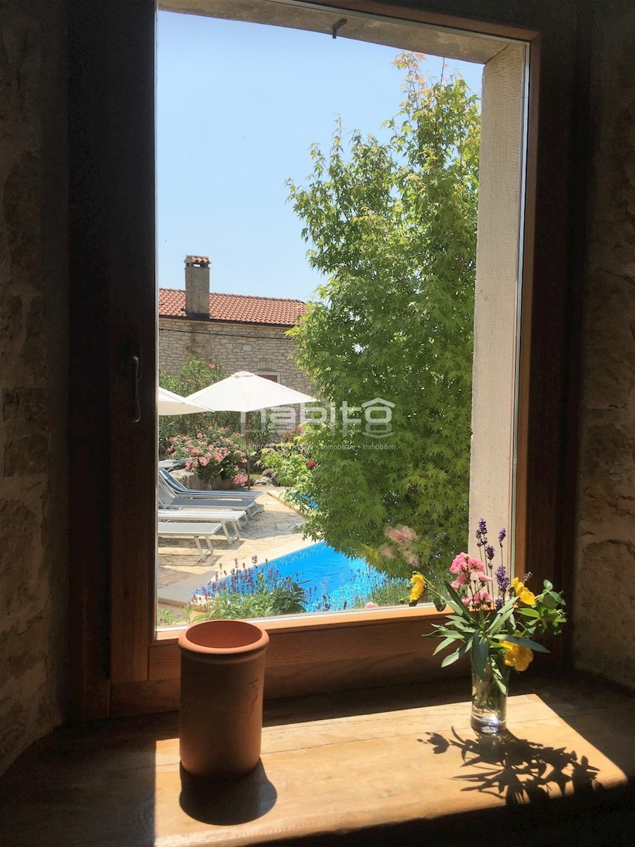 Zona di Visignano - Villa in pietra splendidamente ristrutturata con piscina e vista mare