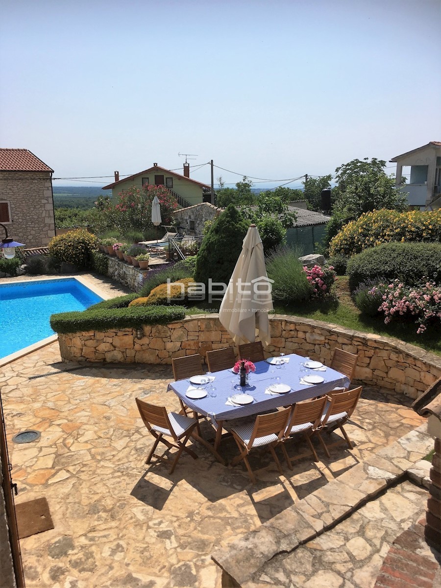 Zona di Visignano - Villa in pietra splendidamente ristrutturata con piscina e vista mare