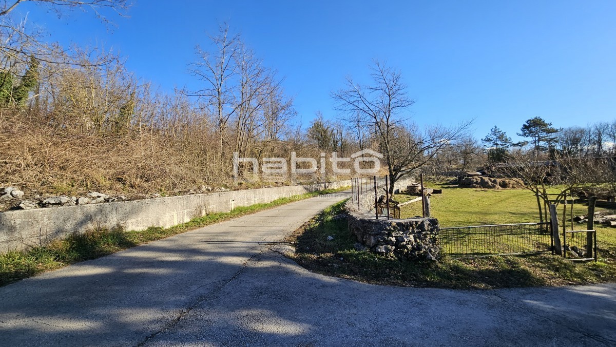 Montona 9 km - OPPORTUNITÀ! Terreno edificabile in una posizione tranquilla