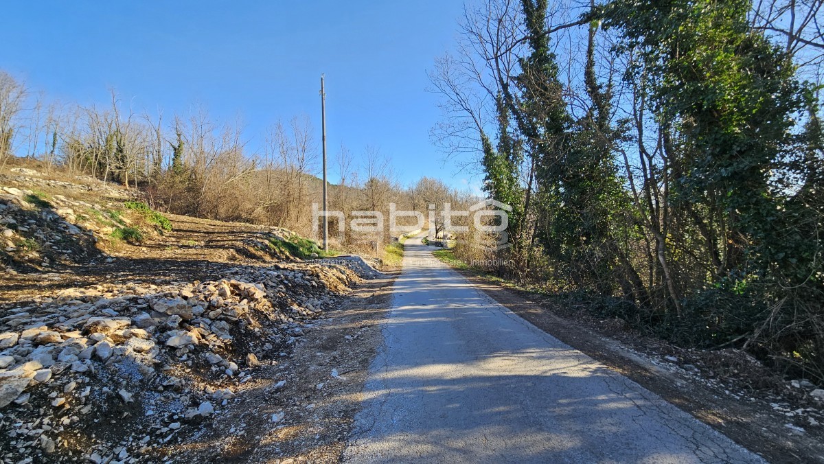 Montona 9 km - OPPORTUNITÀ! Terreno edificabile in una posizione tranquilla