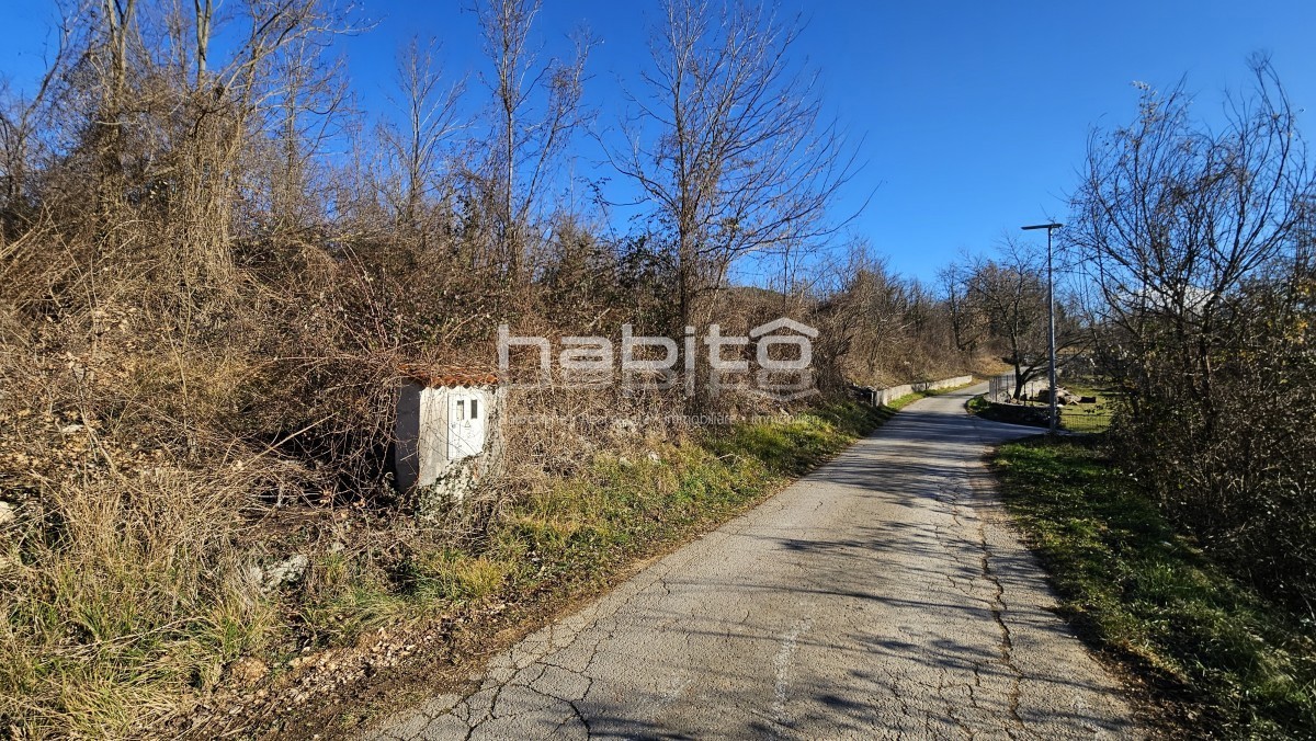 Montona 9 km - OPPORTUNITÀ! Terreno edificabile in una posizione tranquilla