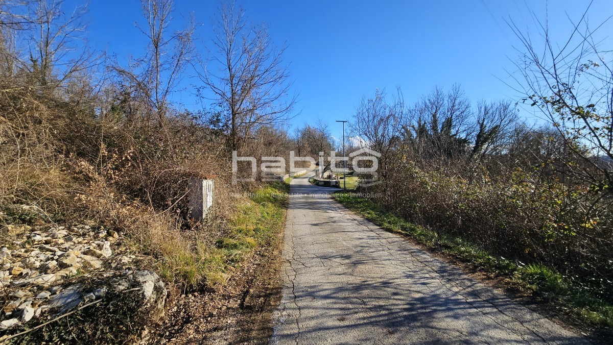 Montona 9 km - OPPORTUNITÀ! Terreno edificabile in una posizione tranquilla