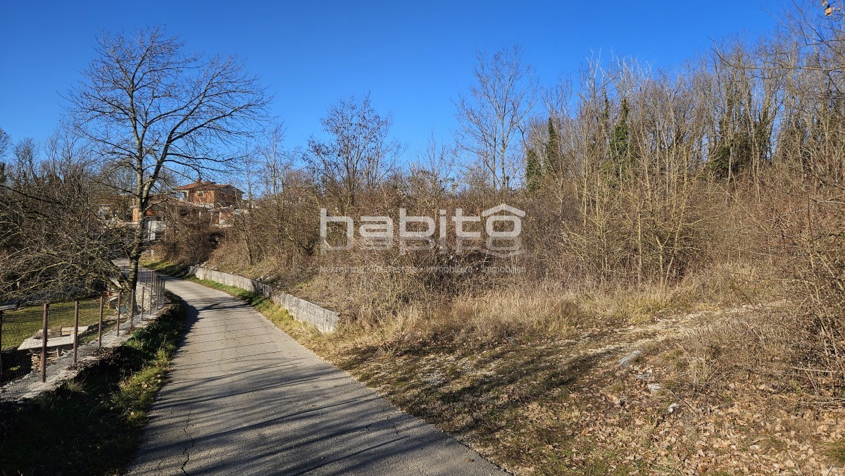 Montona 9 km - OPPORTUNITÀ! Terreno edificabile in una posizione tranquilla