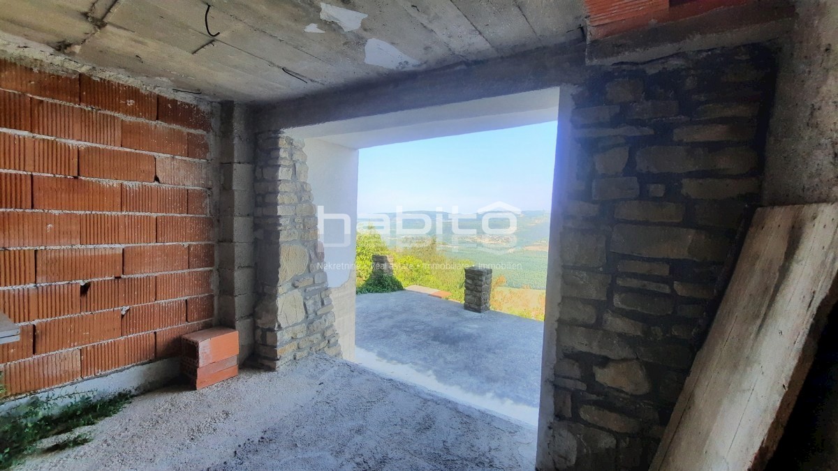 Montona - Casa in pietra con cortile e vista panoramica